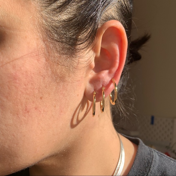 Mini Thin Hoop Earrings 18K Gold Plated Unisex - Picture 7 of 8